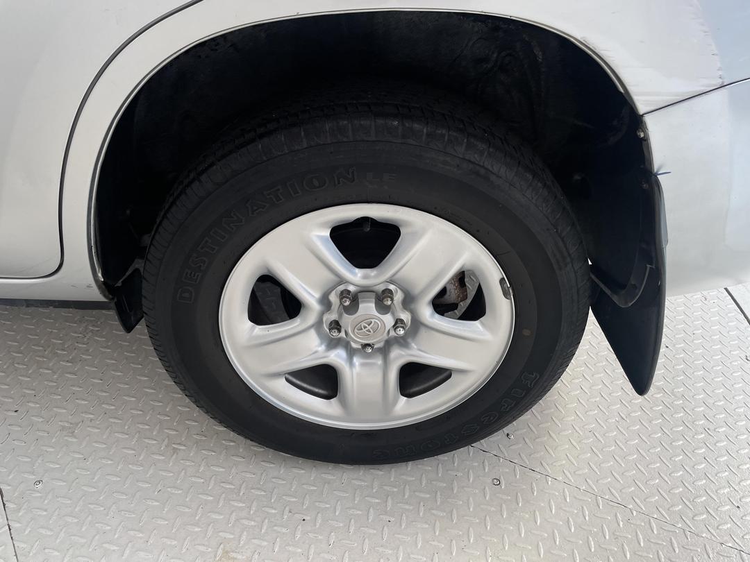 Photo '11' of Toyota Rav4