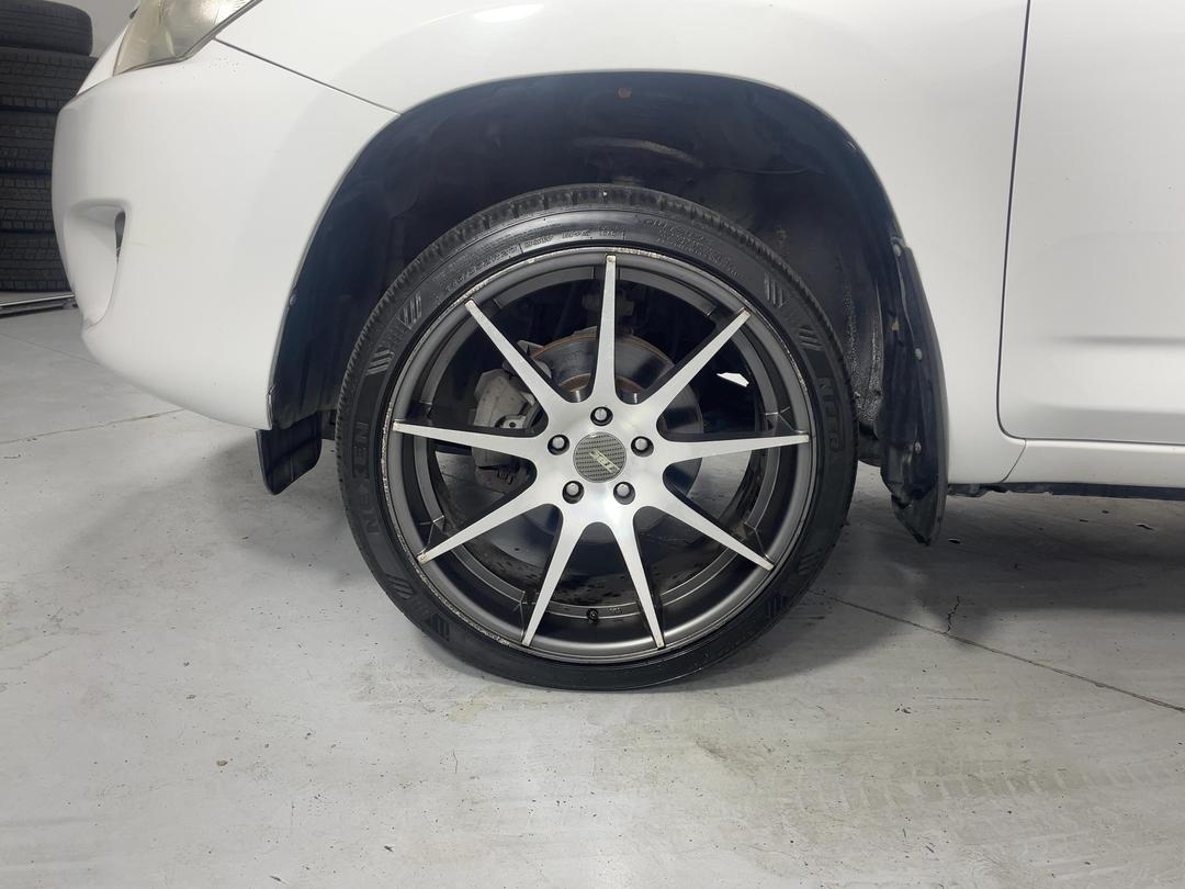 Photo '10' of Toyota Rav4