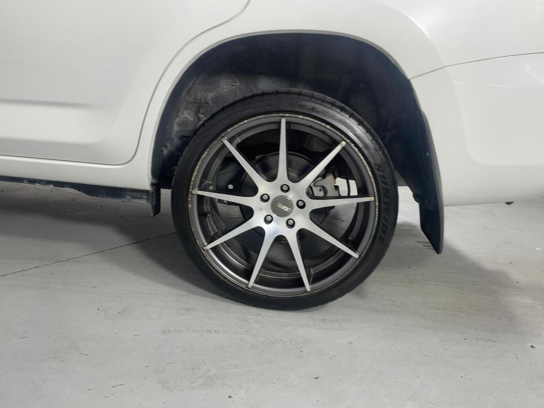 Photo '11' of Toyota Rav4