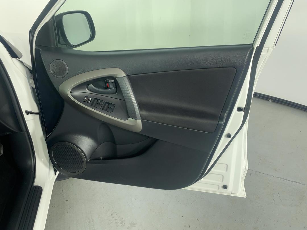 Photo '15' of Toyota Rav4
