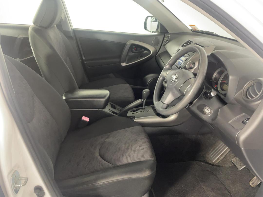 Photo '16' of Toyota Rav4