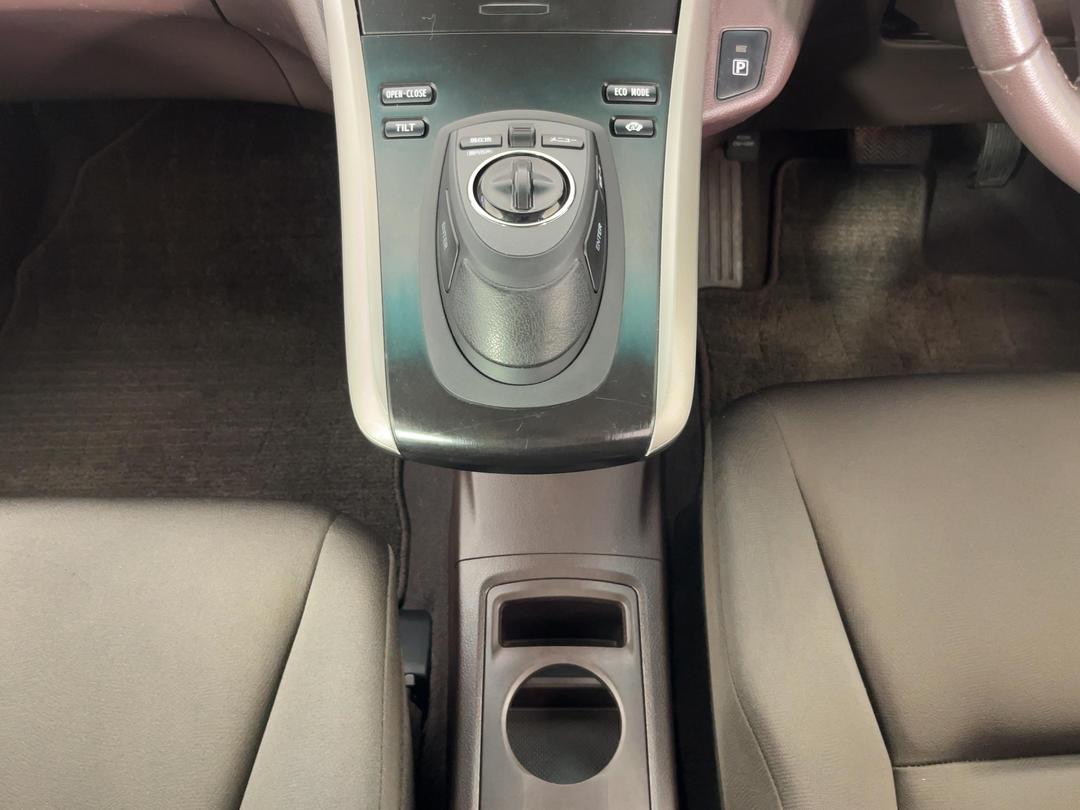 Photo '18' of Toyota SAI