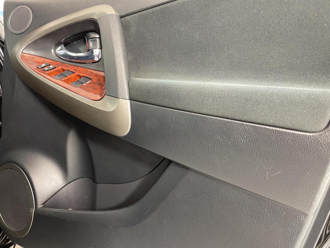 Photo '15' of Toyota Vanguard