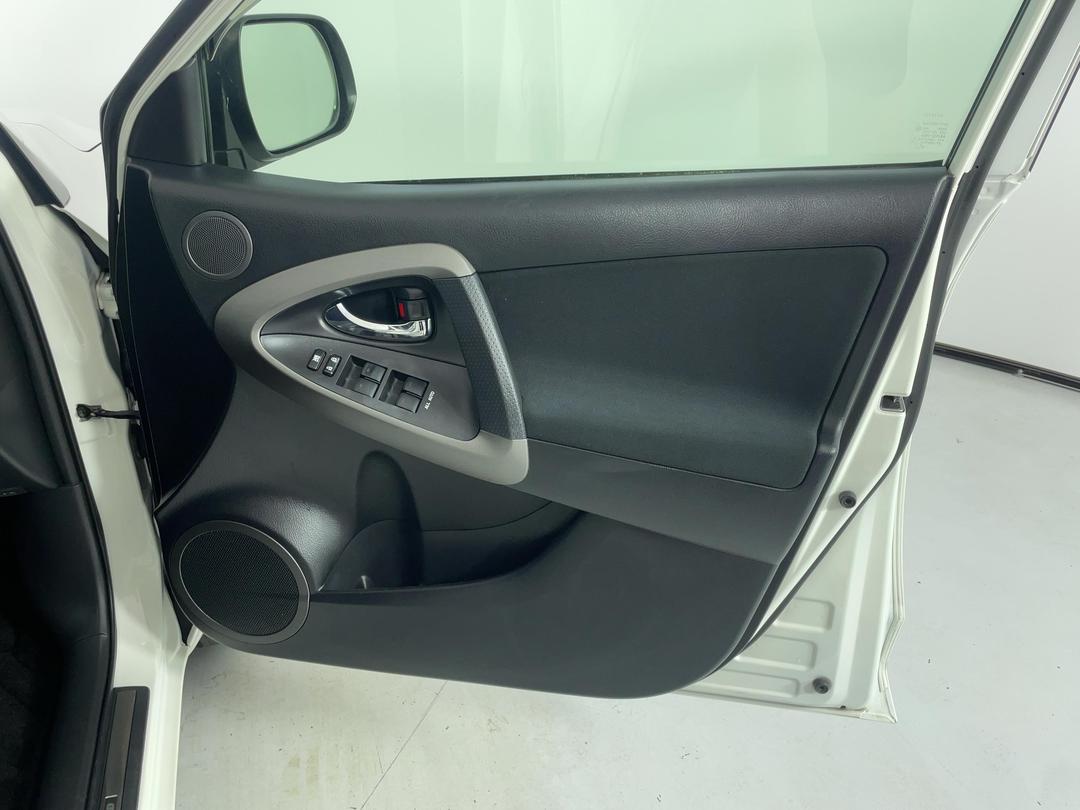 Photo '9' of Toyota Vanguard
