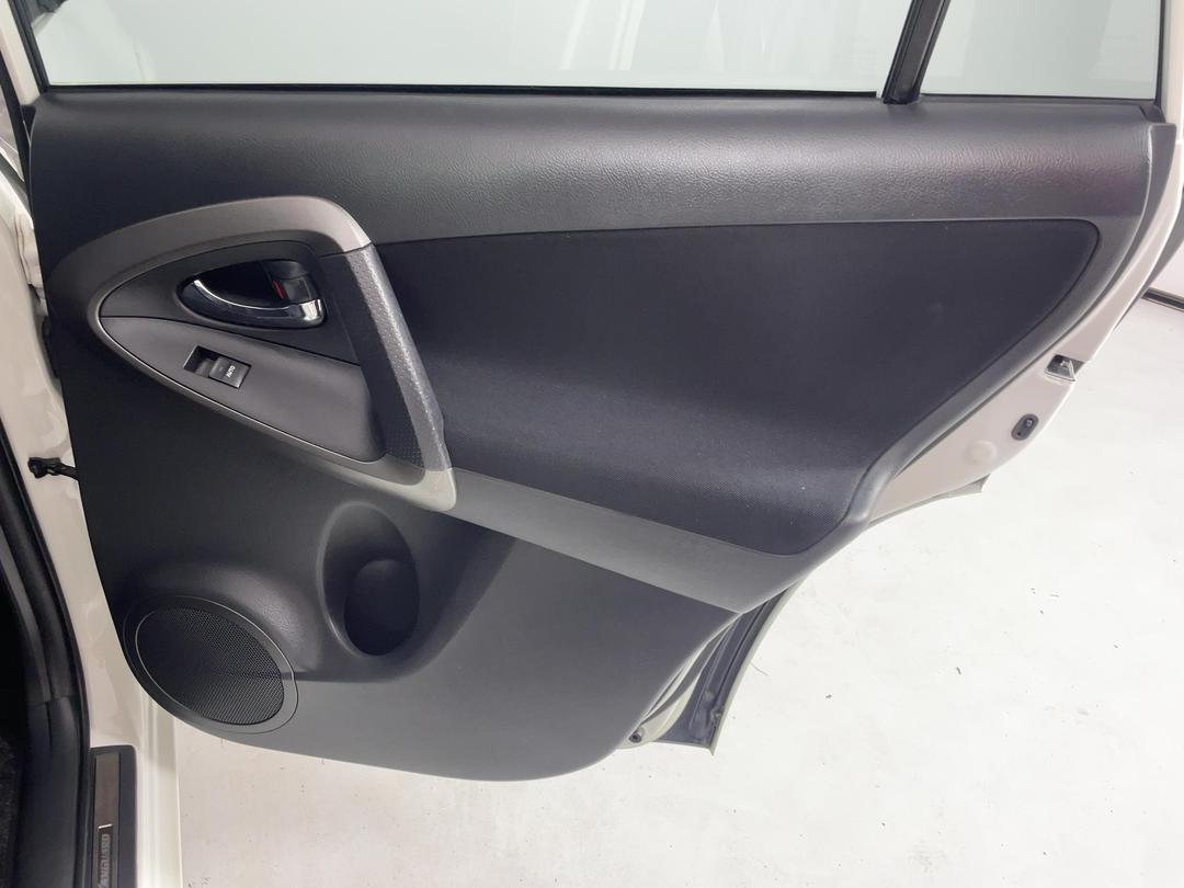 Photo '13' of Toyota Vanguard
