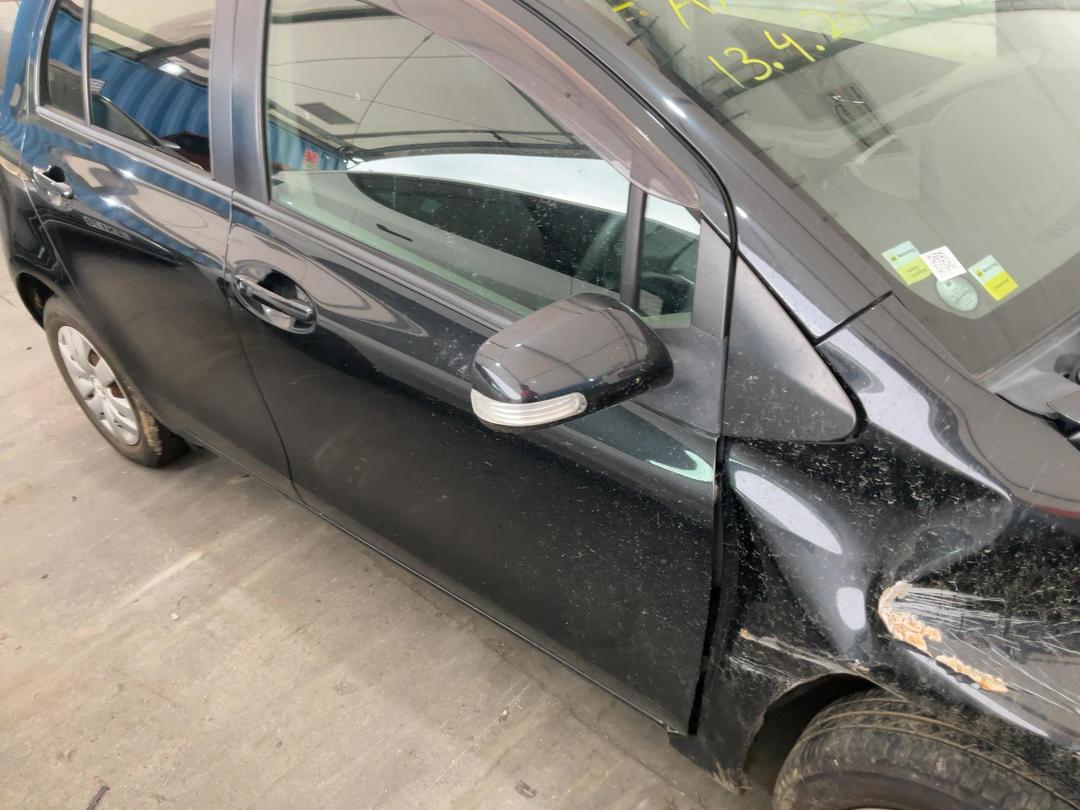 Photo '3' of Toyota Vitz