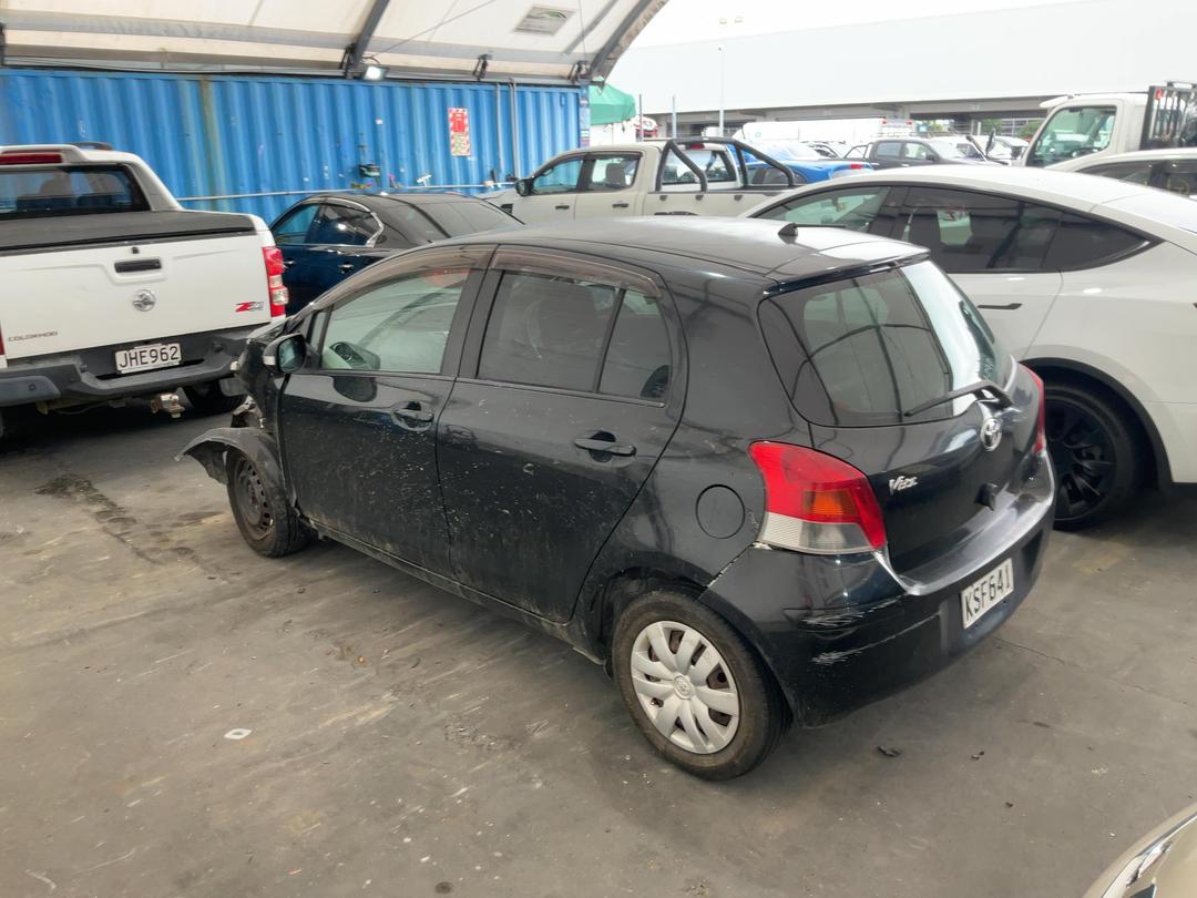 Photo '10' of Toyota Vitz