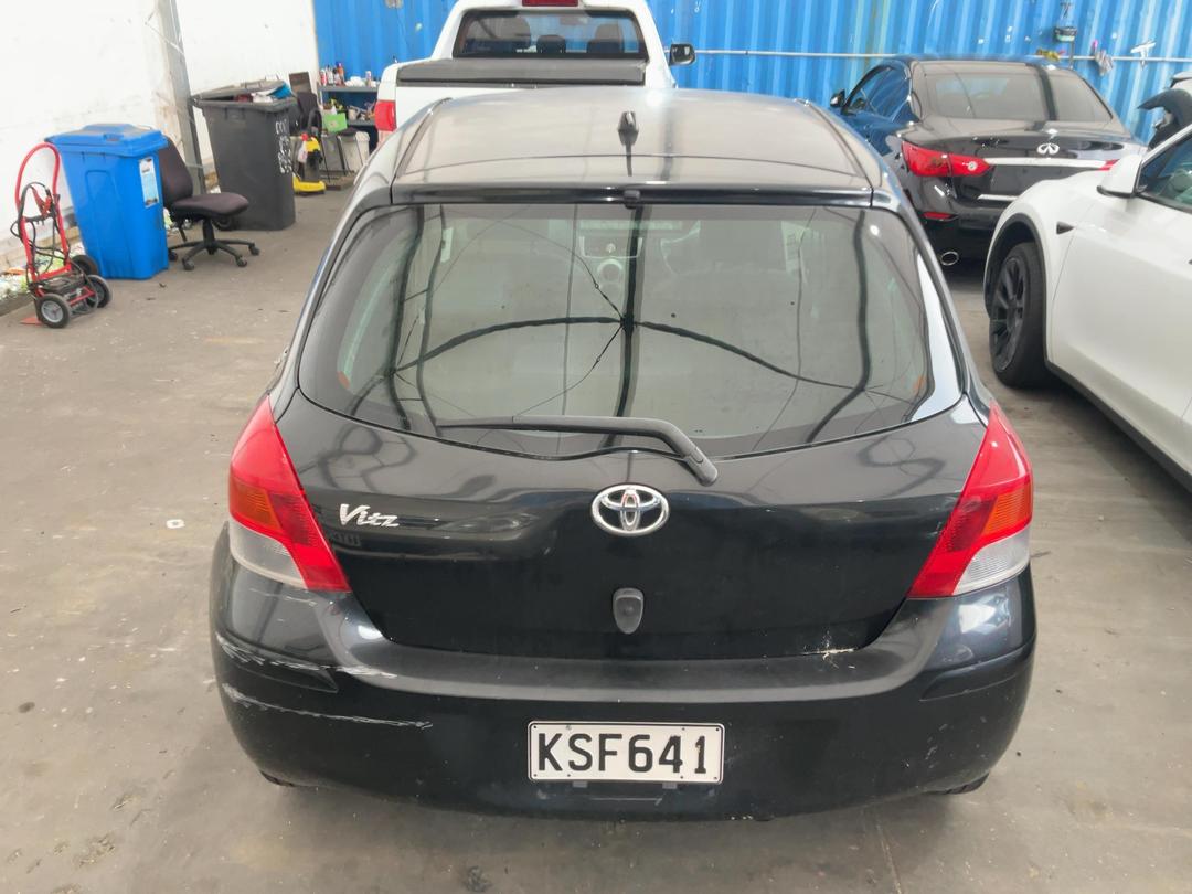 Photo '12' of Toyota Vitz