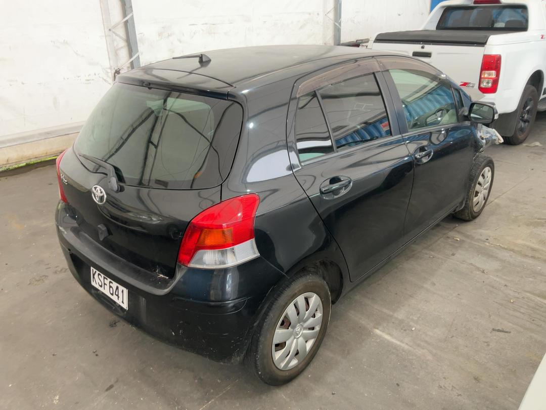 Photo '13' of Toyota Vitz