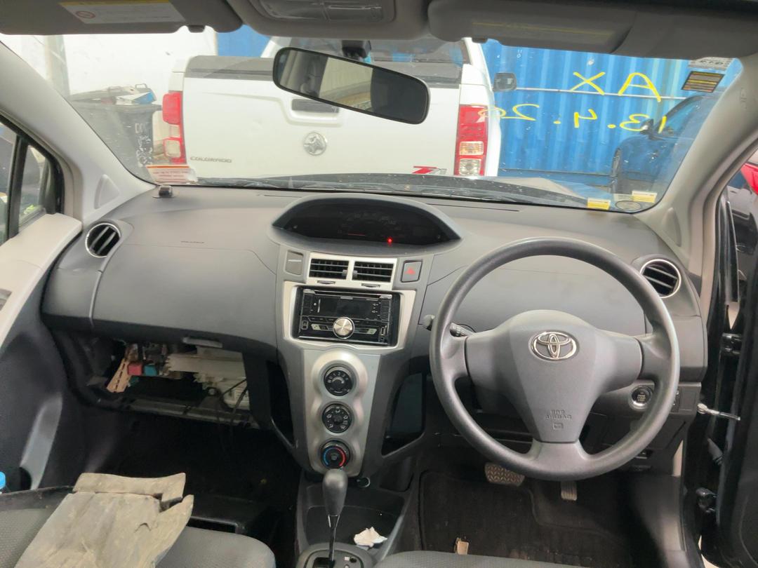 Photo '23' of Toyota Vitz