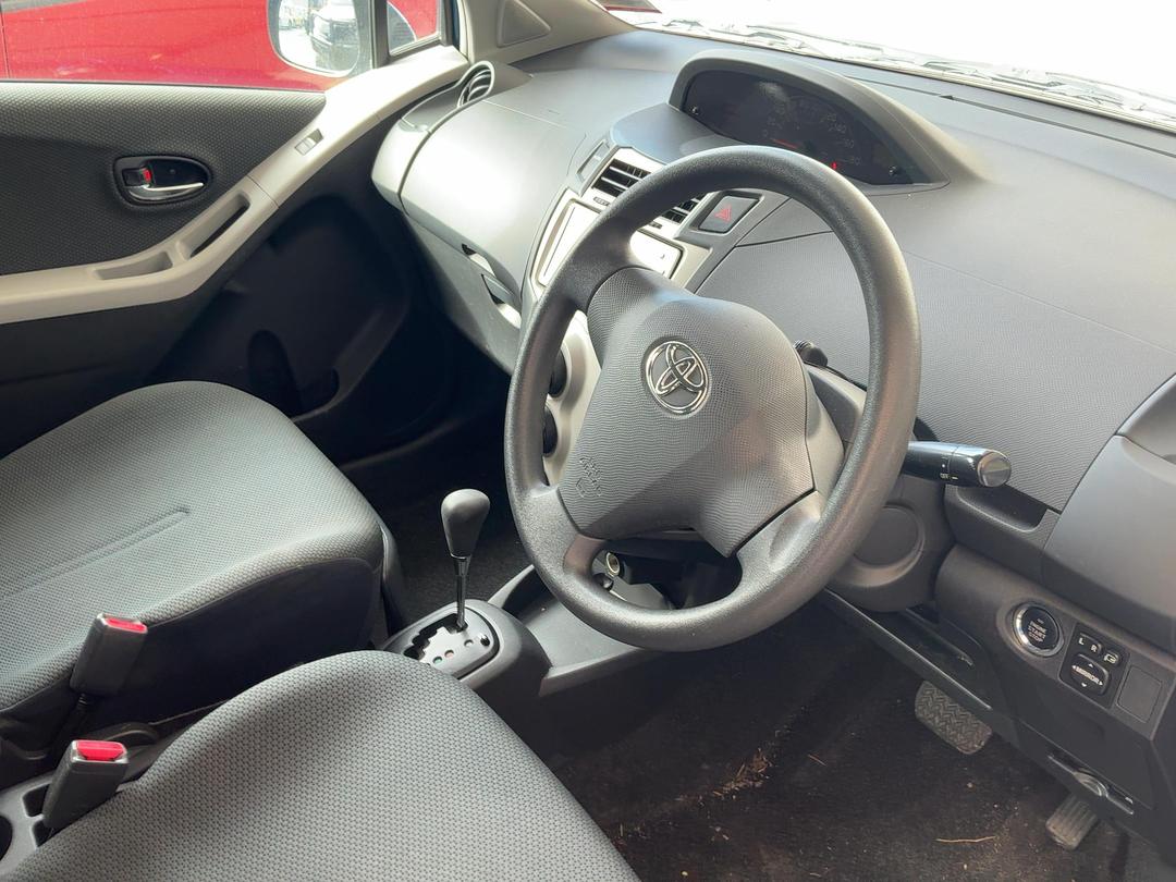 Photo '14' of Toyota Vitz Photo '14' of Toyota Vitz