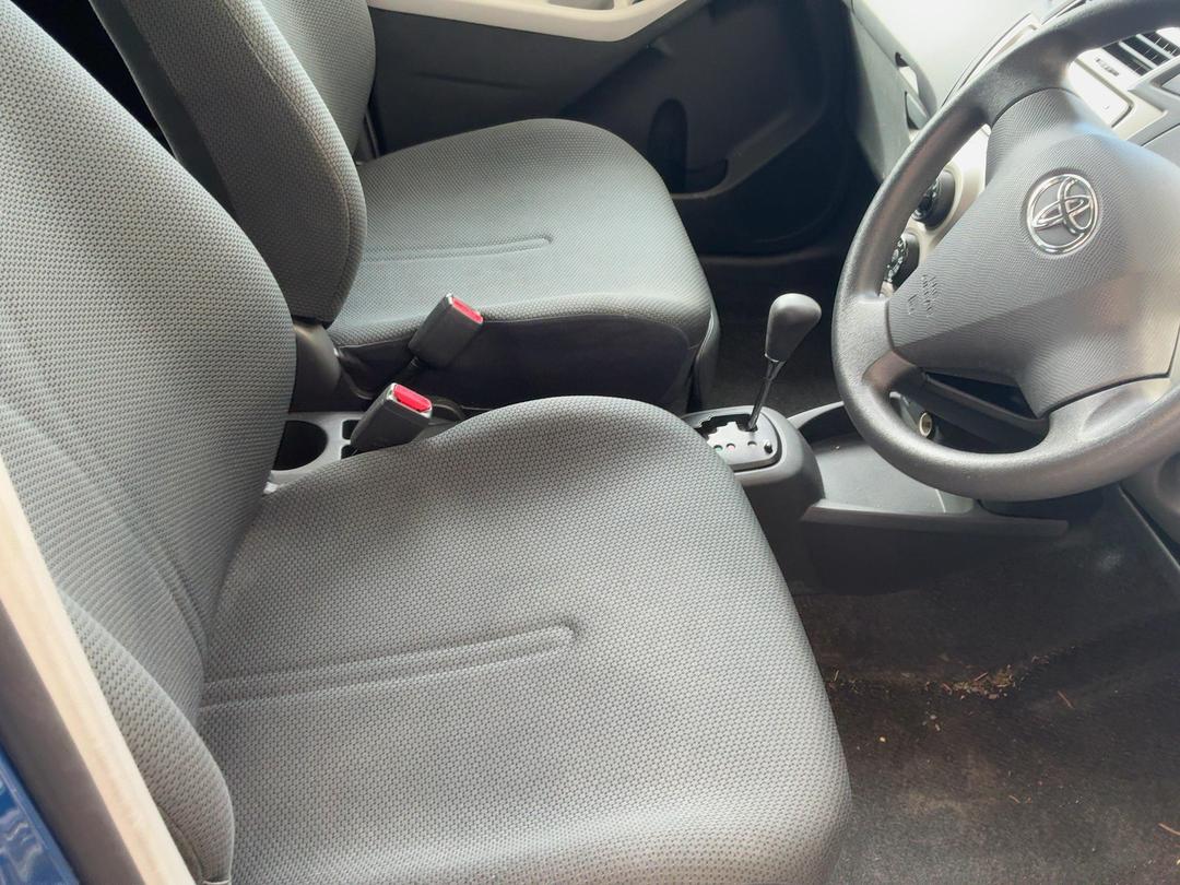 Photo '15' of Toyota Vitz Photo '15' of Toyota Vitz
