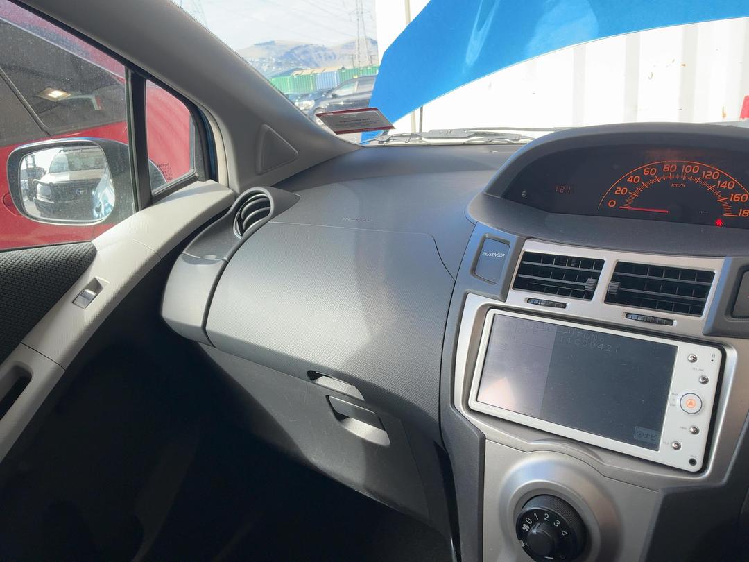 Photo '23' of Toyota Vitz Photo '23' of Toyota Vitz