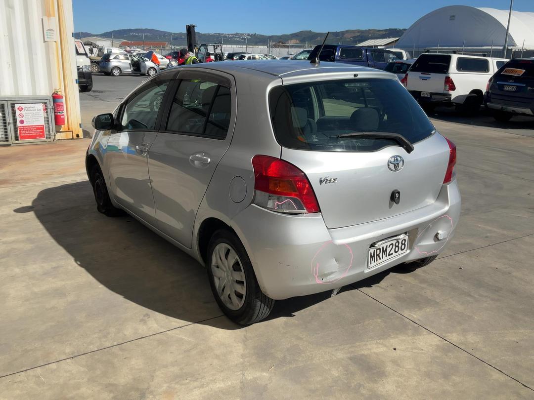 Photo '6' of Toyota Vitz