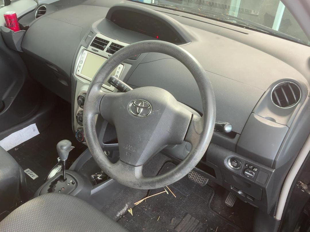Photo '11' of Toyota Vitz Photo '11' of Toyota Vitz