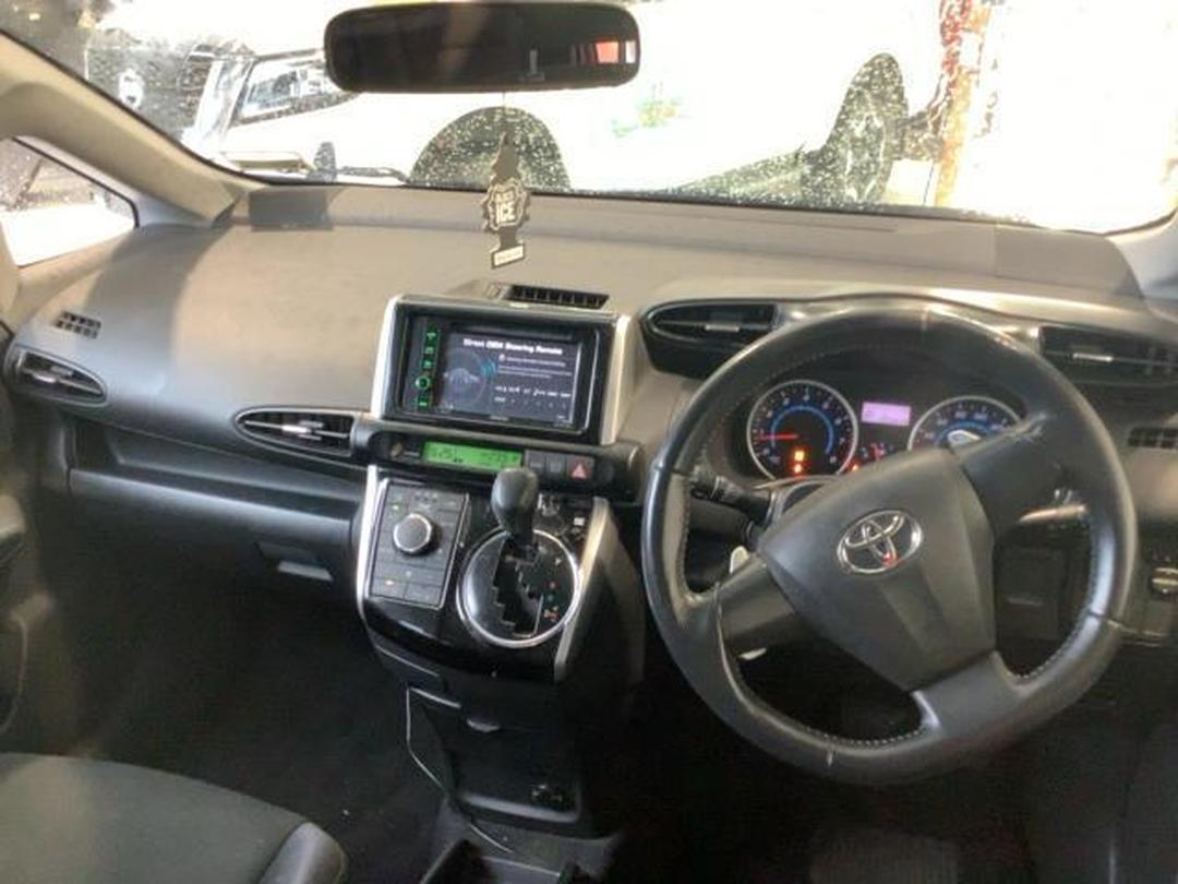 Photo '8' of Toyota Wish