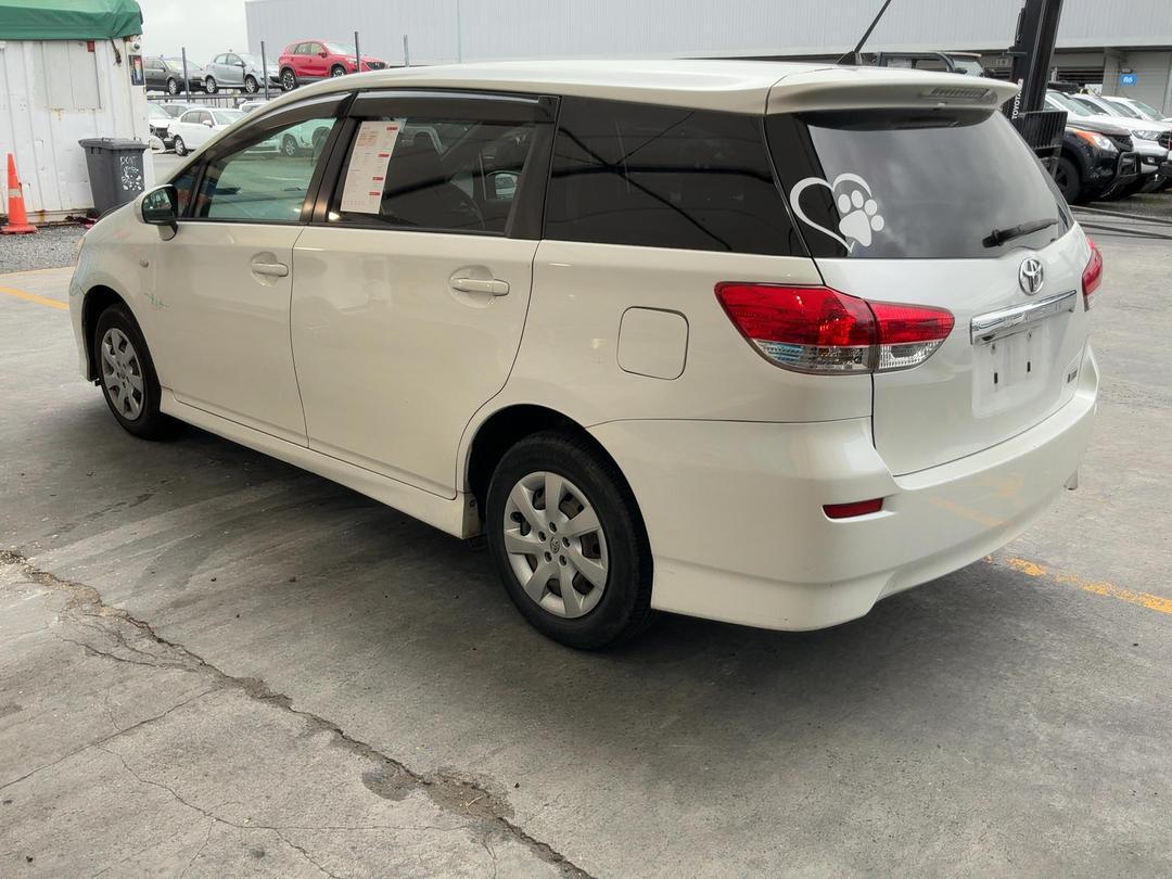Photo '11' of Toyota Wish Photo '11' of Toyota Wish