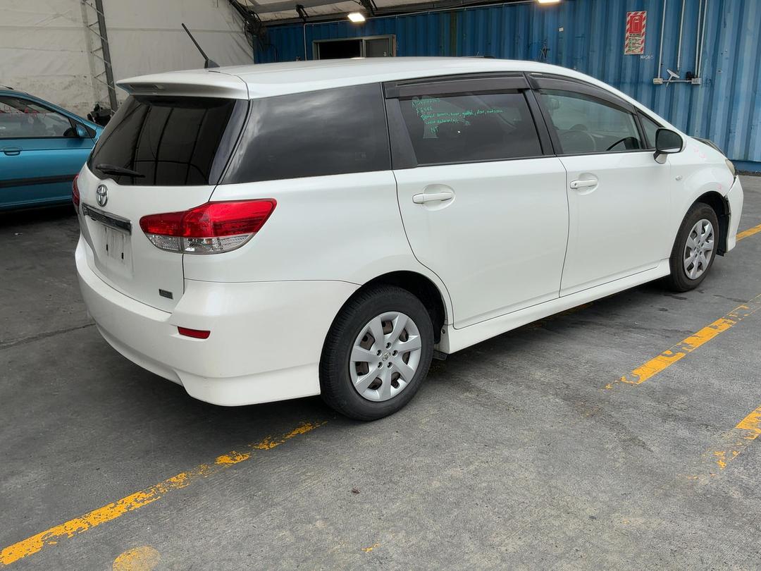 Photo '15' of Toyota Wish Photo '15' of Toyota Wish
