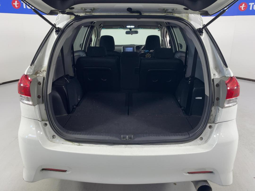 Photo '14' of Toyota Wish