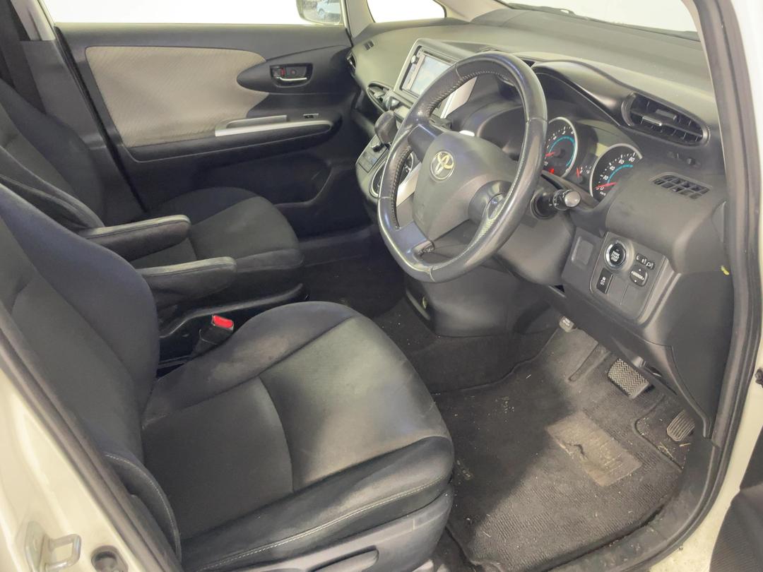Photo '16' of Toyota Wish