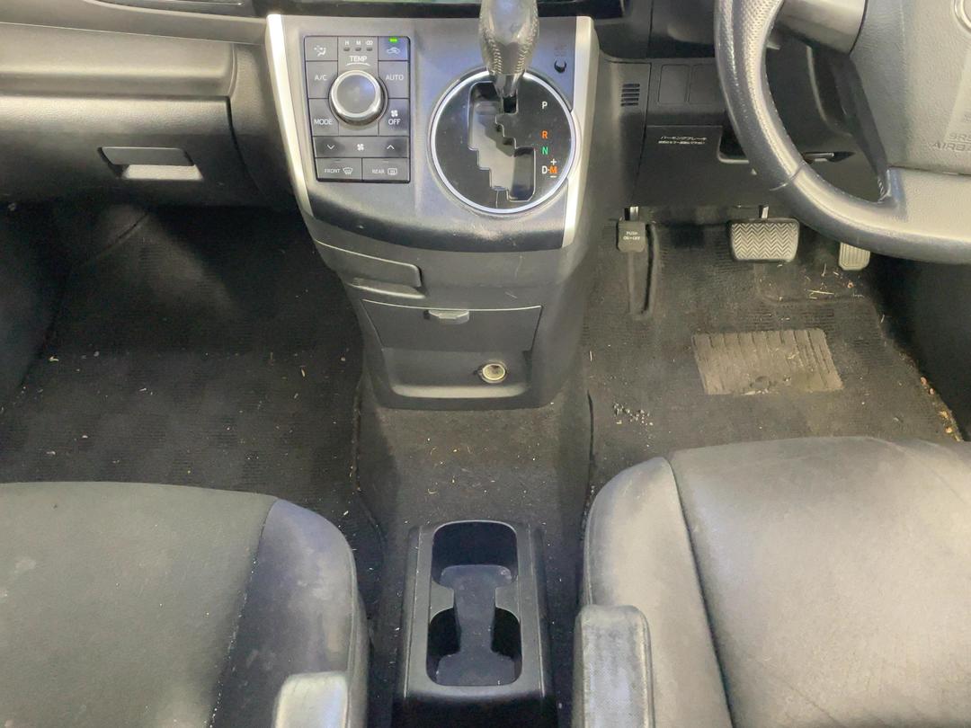 Photo '18' of Toyota Wish
