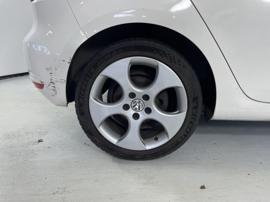 Photo '10' of Volkswagen Golf TSI