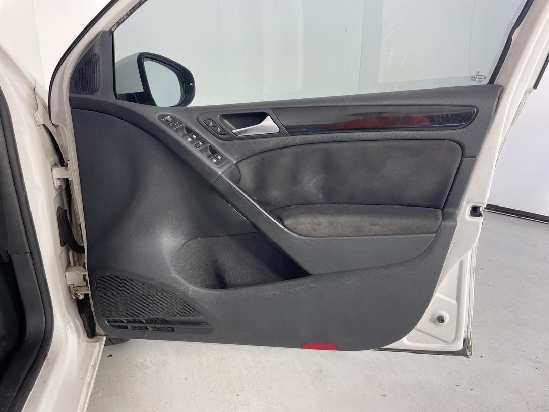 Photo '13' of Volkswagen Golf TSI