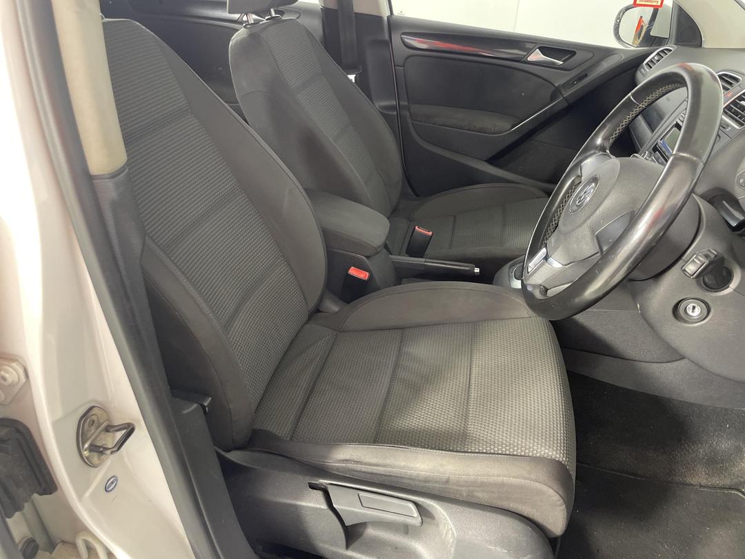 Photo '14' of Volkswagen Golf TSI