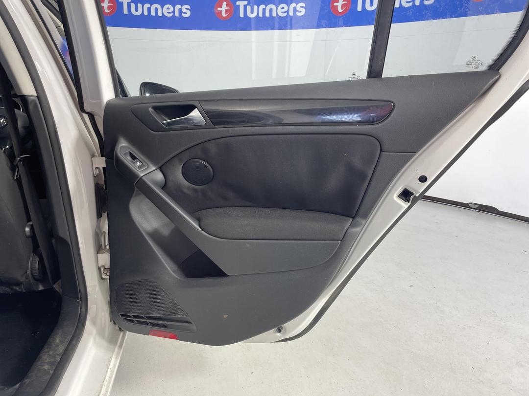 Photo '17' of Volkswagen Golf TSI