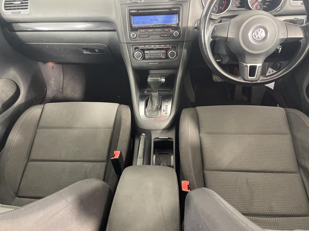 Photo '16' of Volkswagen Golf TSI