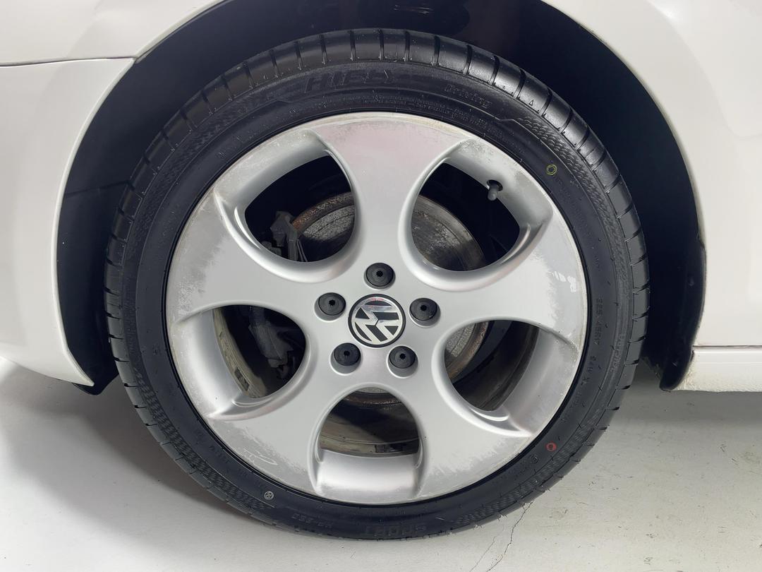 Photo '10' of Volkswagen Golf
