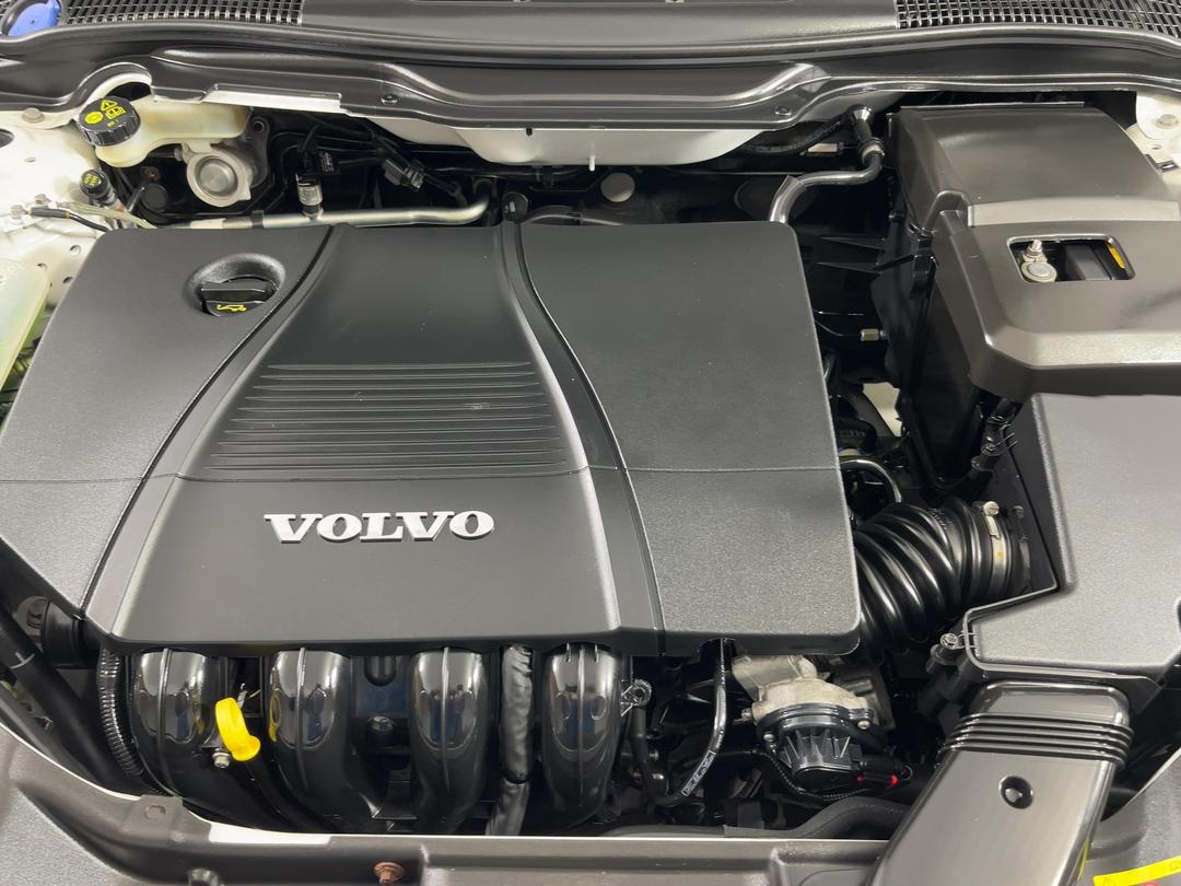 Photo '13' of Volvo V50