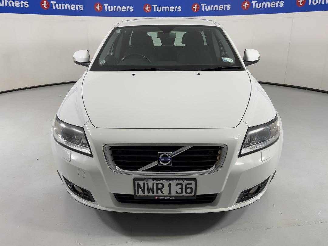 Photo '2' of Volvo V50