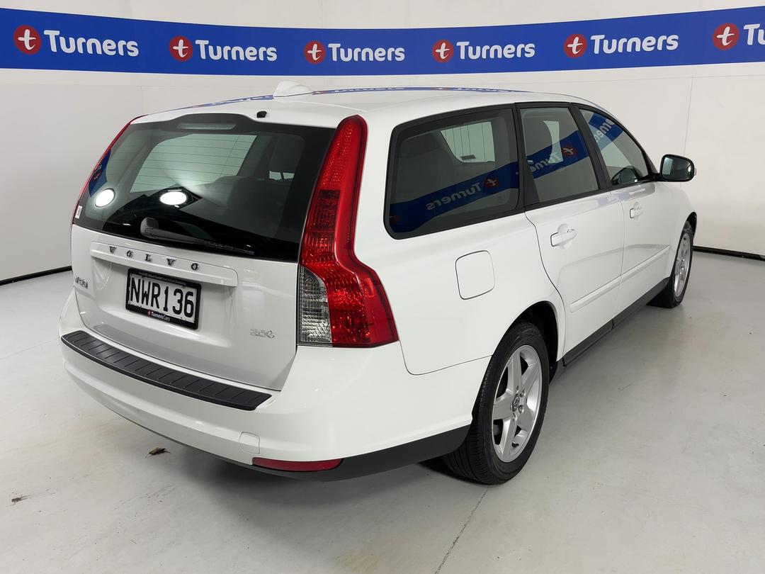 Photo '7' of Volvo V50