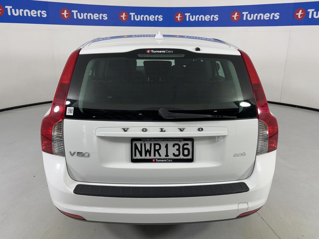 Photo '6' of Volvo V50