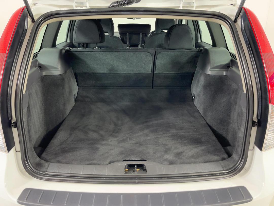 Photo '14' of Volvo V50