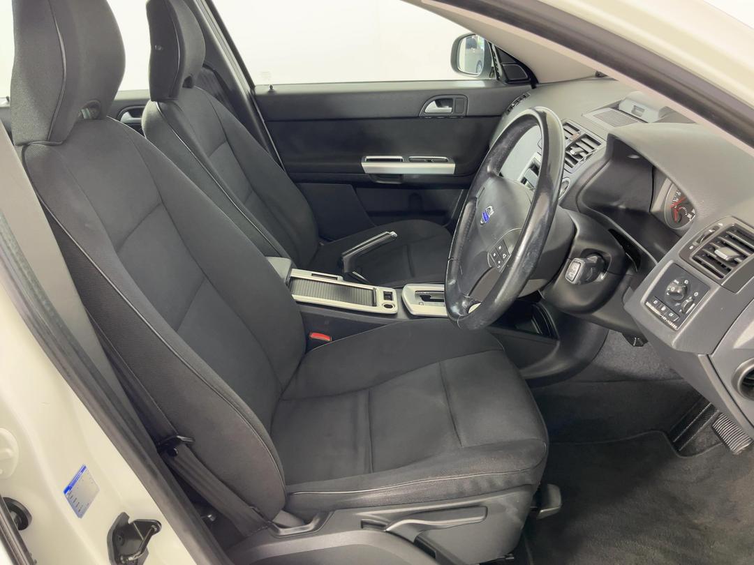 Photo '16' of Volvo V50