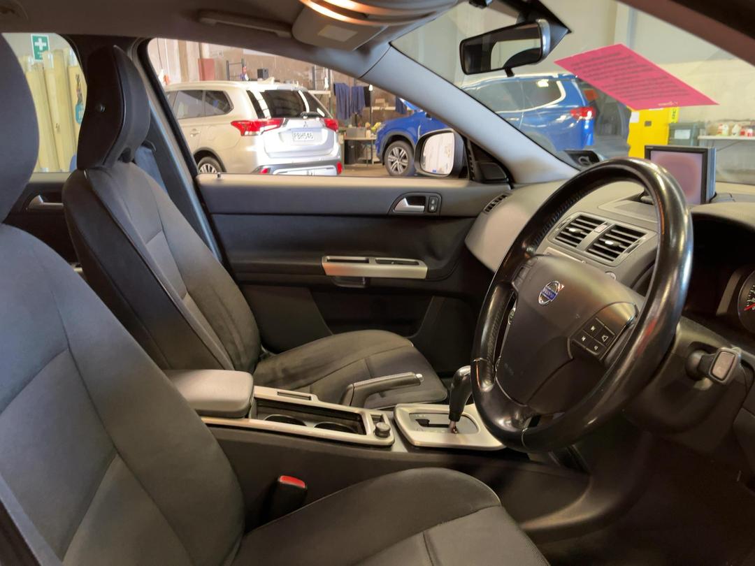 Photo '14' of Volvo V50