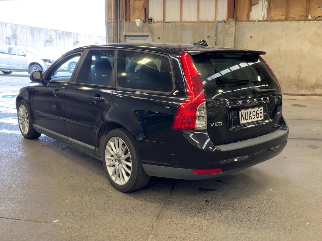 Photo '4' of Volvo V50