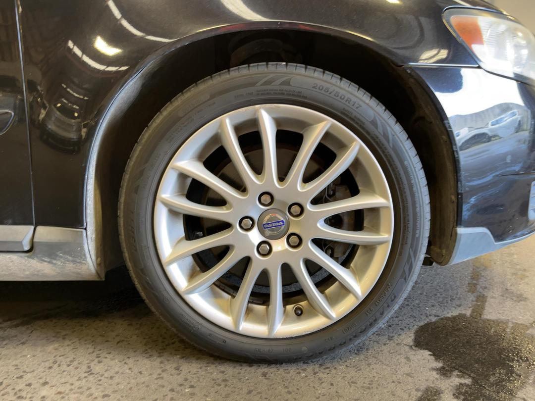 Photo '7' of Volvo V50