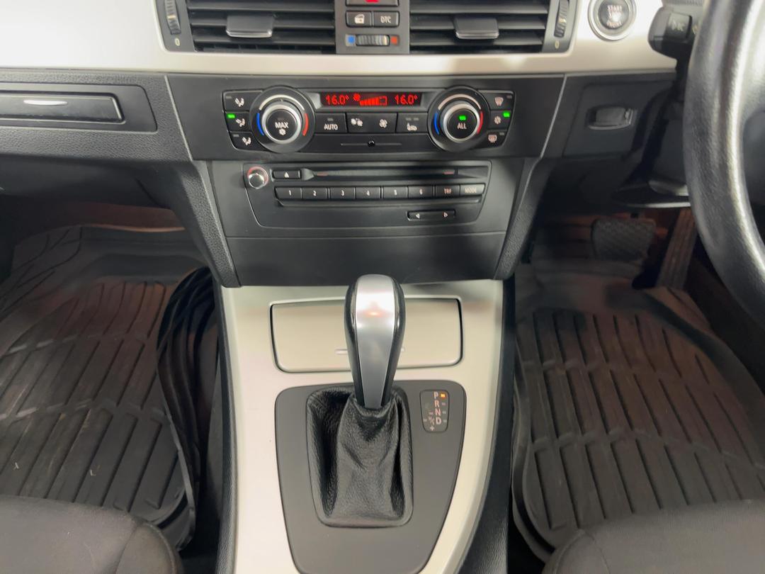 Photo '18' of BMW 320I