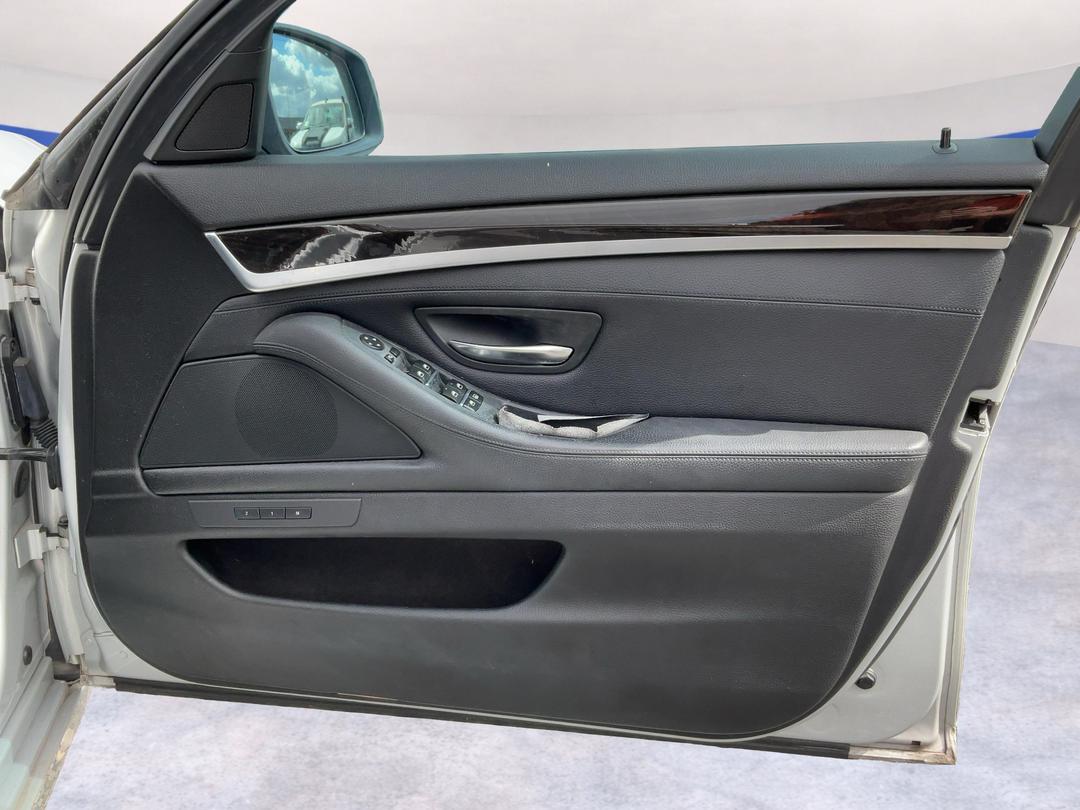 Photo '13' of BMW 5 Series 523I Photo '13' of BMW 5 Series 523I