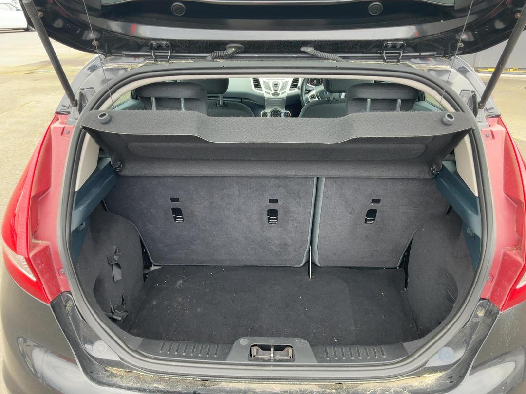 Photo '14' of Ford Fiesta
