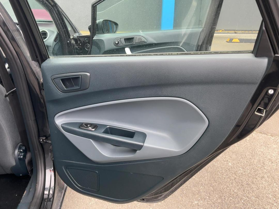 Photo '19' of Ford Fiesta