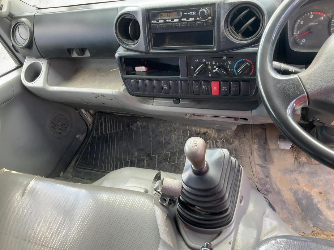 Photo '15' of Hino Dutro 2T Tipper