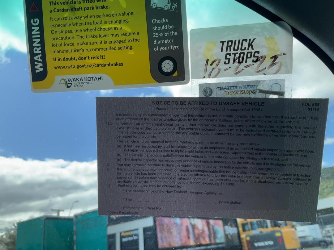 Photo '29' of Hino Dutro 2T Tipper