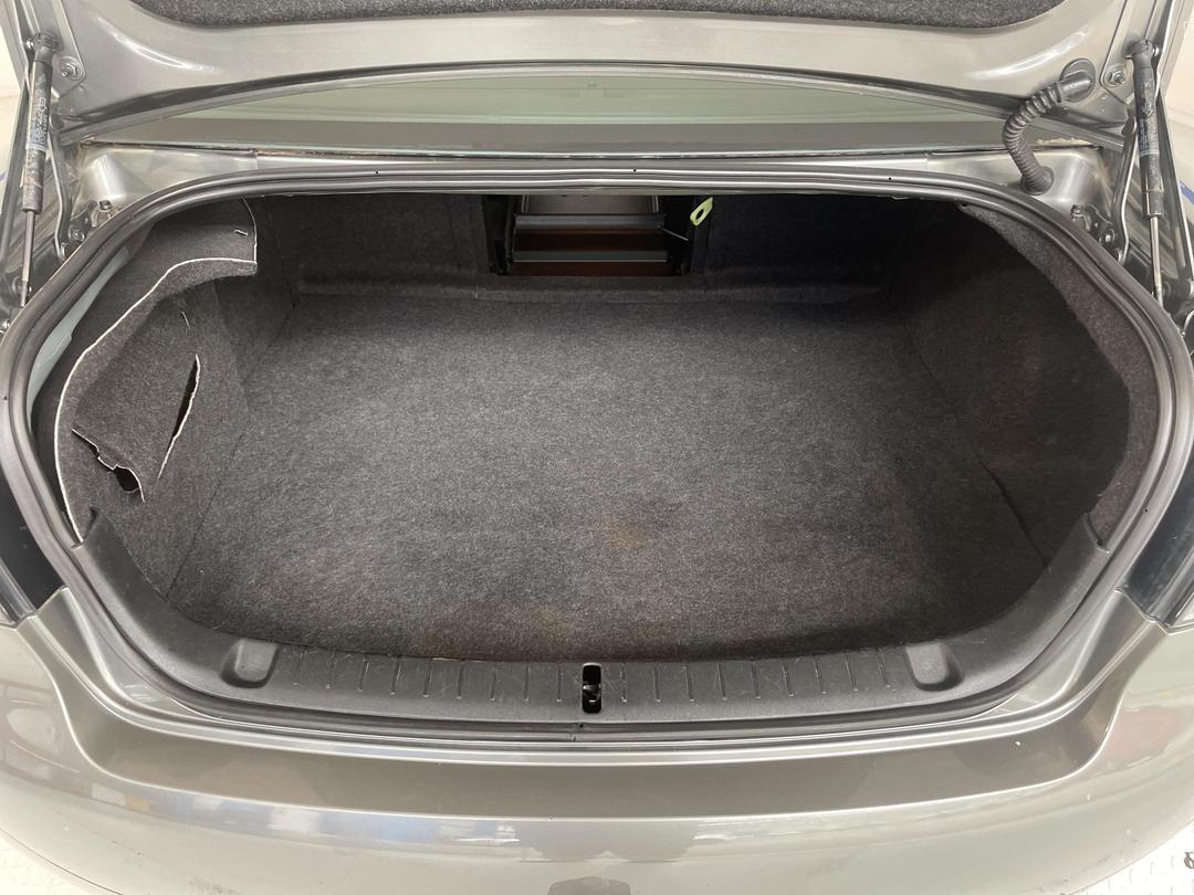 Photo '14' of Holden Commodore