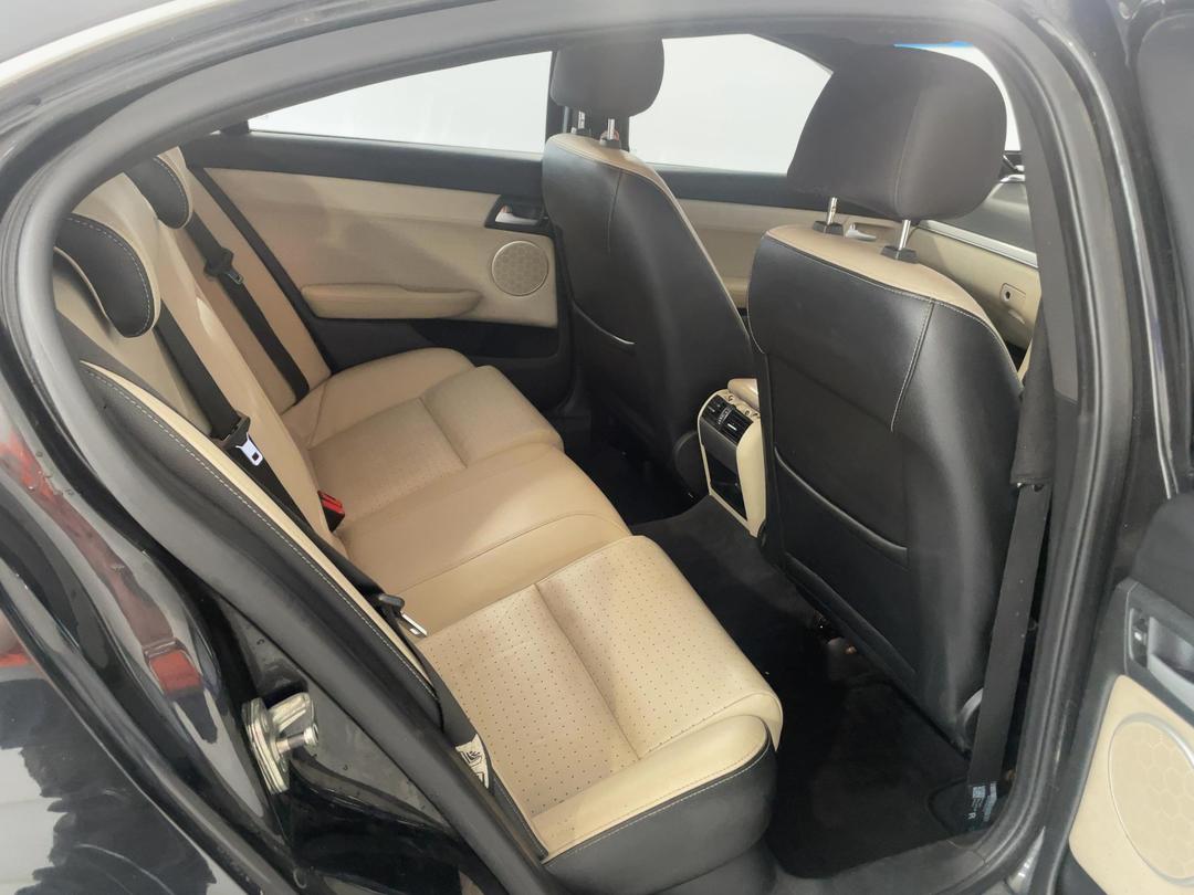 Photo '18' of Holden Commodore Calais-V V6 Photo '18' of Holden Commodore Calais-V V6
