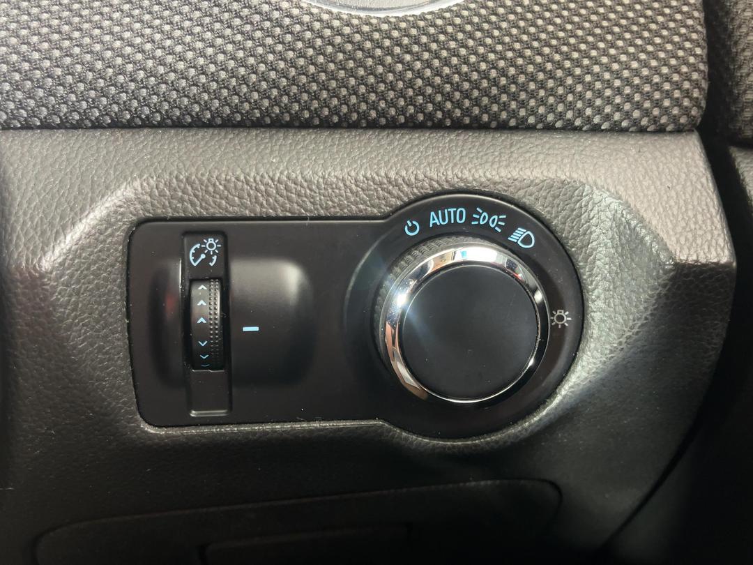 Photo '25' of Holden Cruze