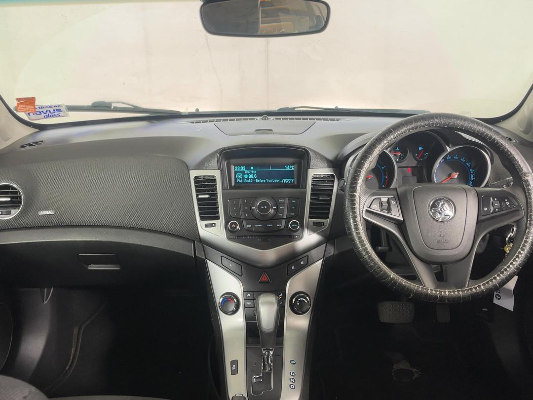 Photo '17' of Holden Cruze